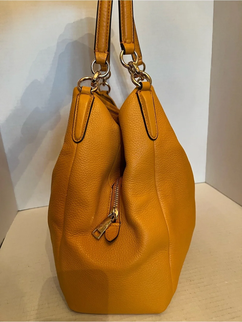 NWOT Coach Orange Pebbled Shoulder Bag Large Zip Gold Hardware with Wristlet